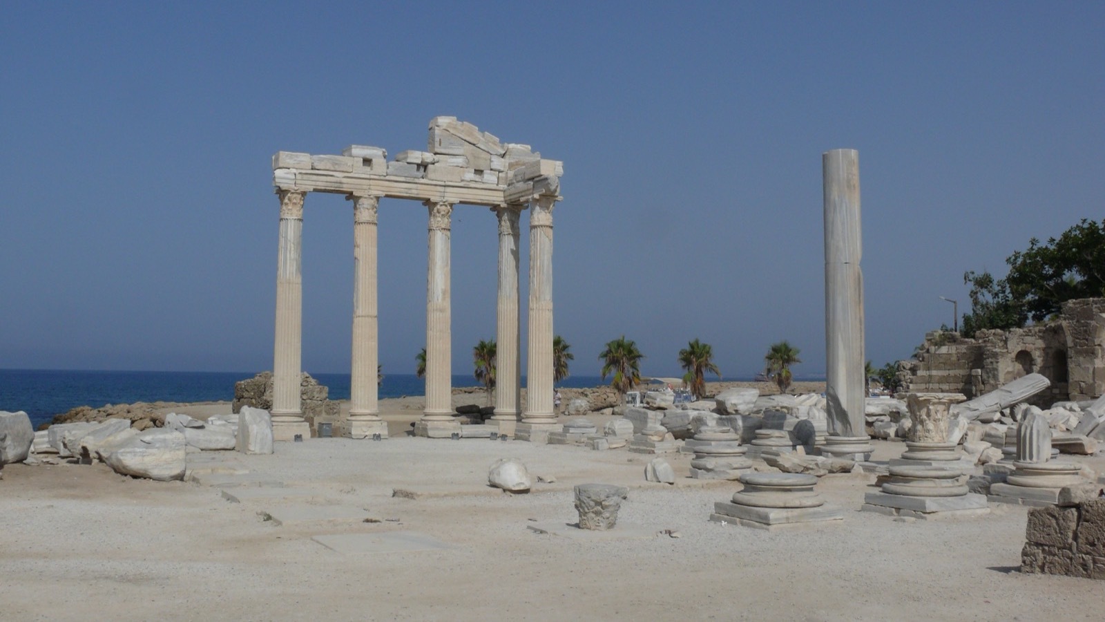 Side — Apollon Tapınağı