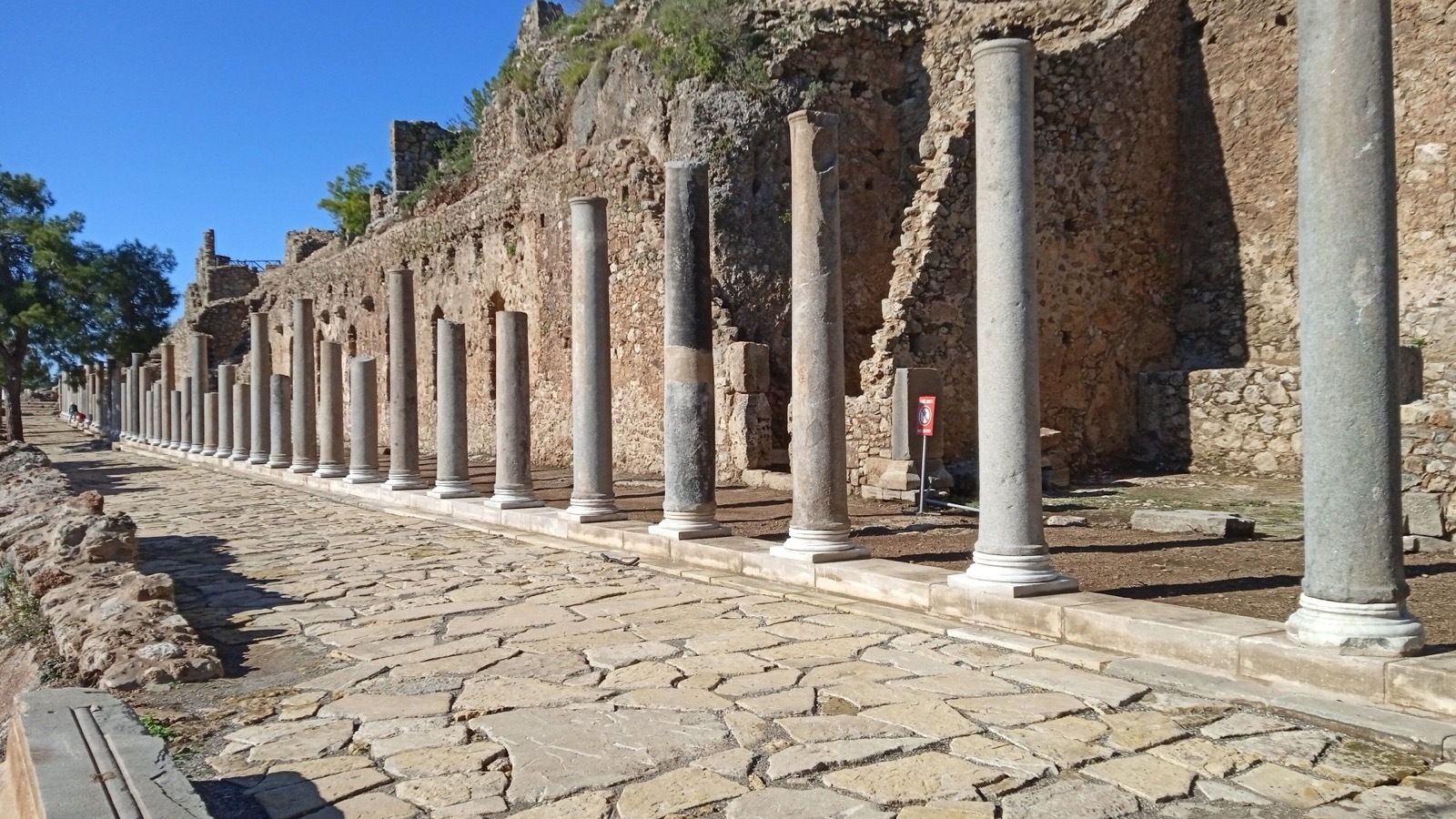 Syedra — Sütunlu Cadde